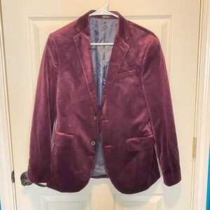 Beautiful men’s eggplant velvet blazer. perfect for a holiday party.